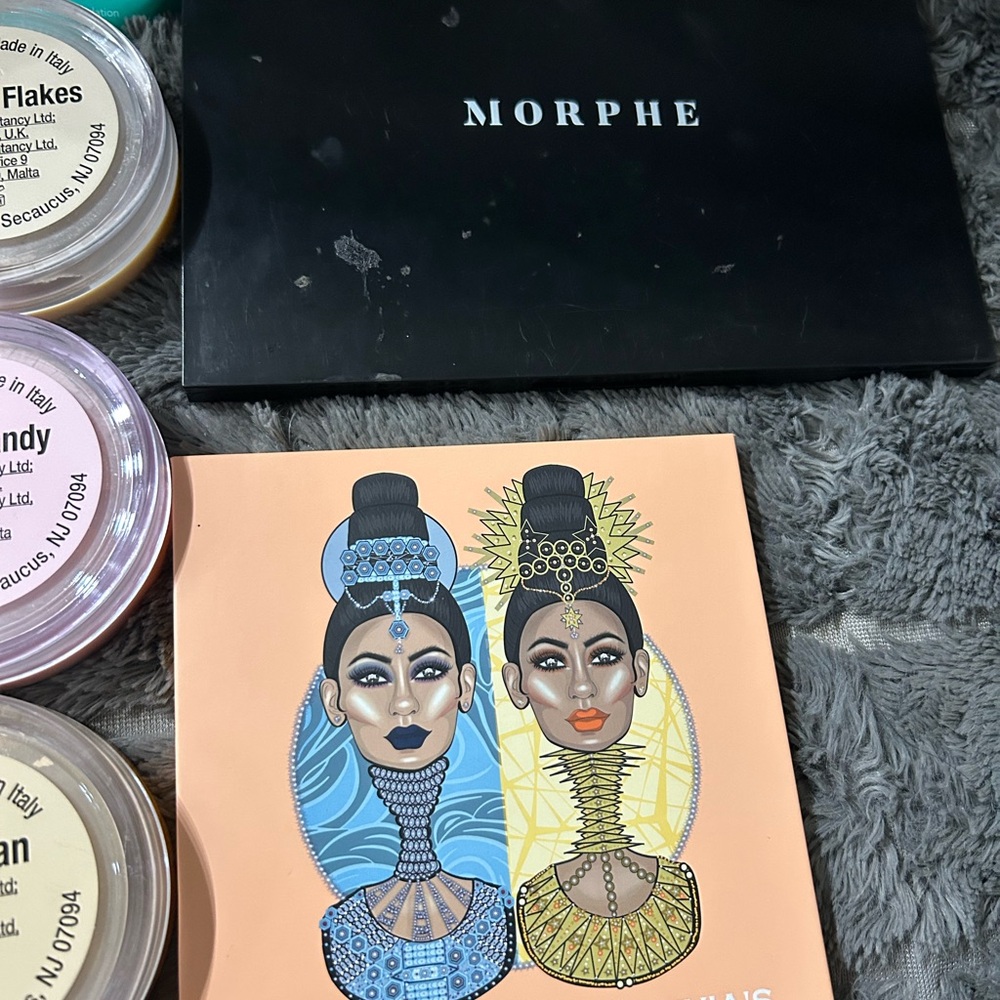 36pc Makeup lot - Picture 10 of 10